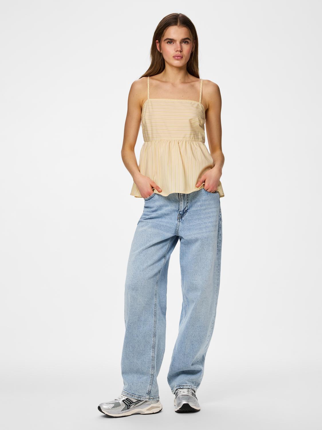 model_shot-front_full